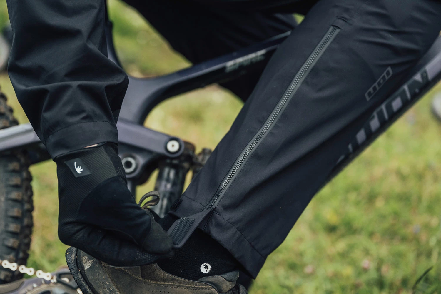 ION Shelter 2L - Pantalon Soft Shell VTT Pour Femmes – Image 3