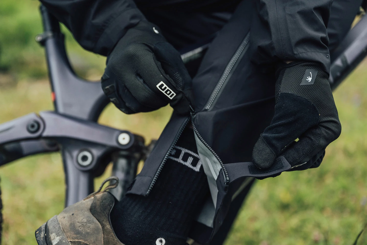 ION Shelter 2L - Pantalon Soft Shell VTT Pour Femmes – Image 4